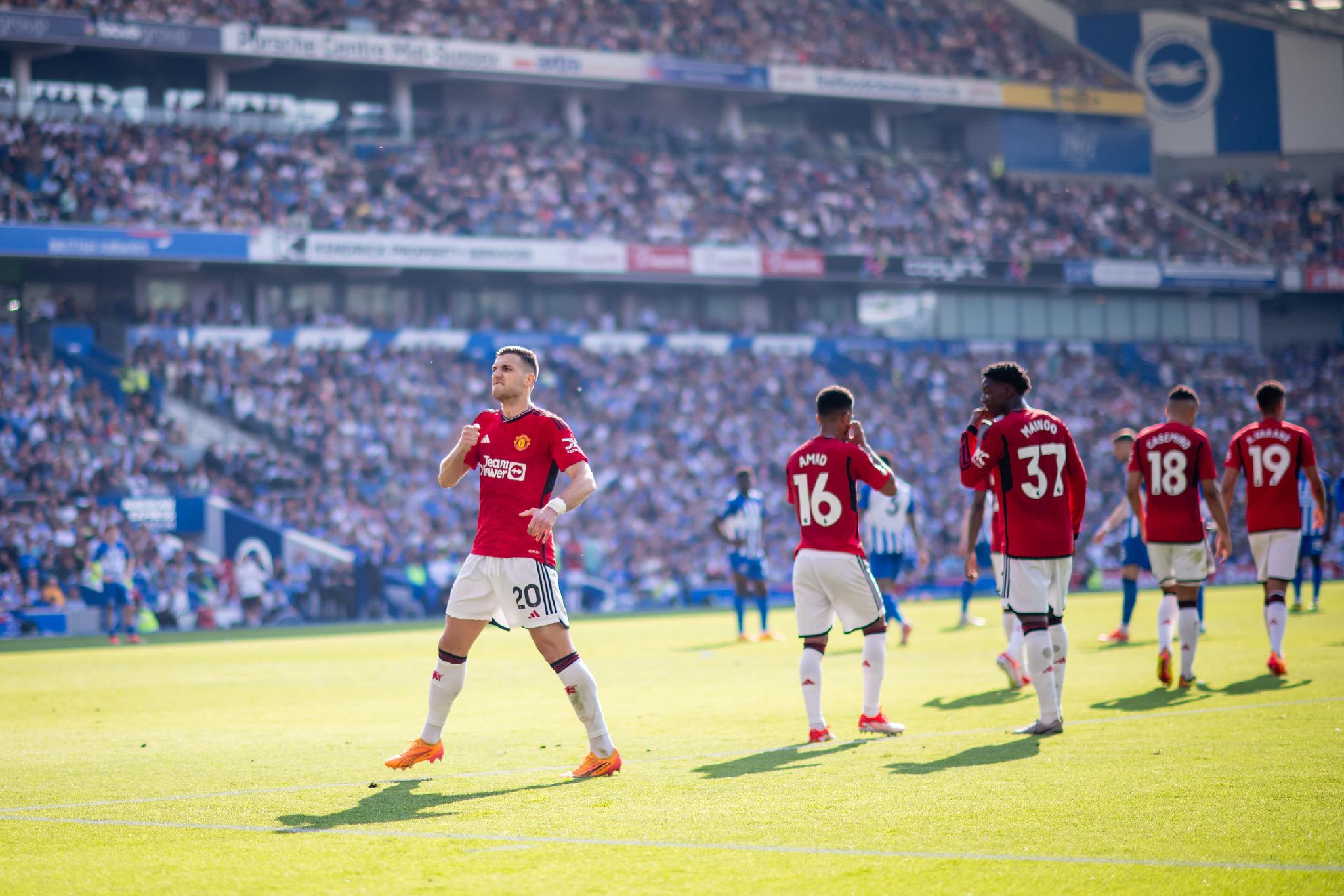 国足在利雅得马赫德体育学院训练，备战对阵沙特的比赛.